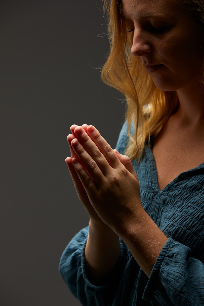 image of woman praying